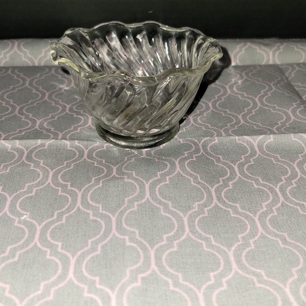 Anchor Hocking Clear Glass Swirl Bowl